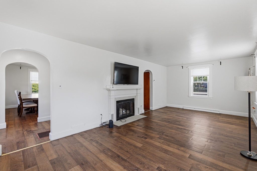 322 Harwich St Property Photo 4