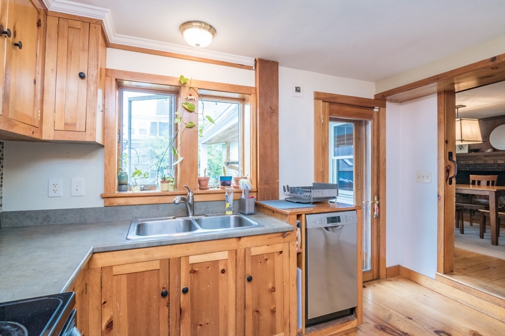 36 Conz St Property Photo 16