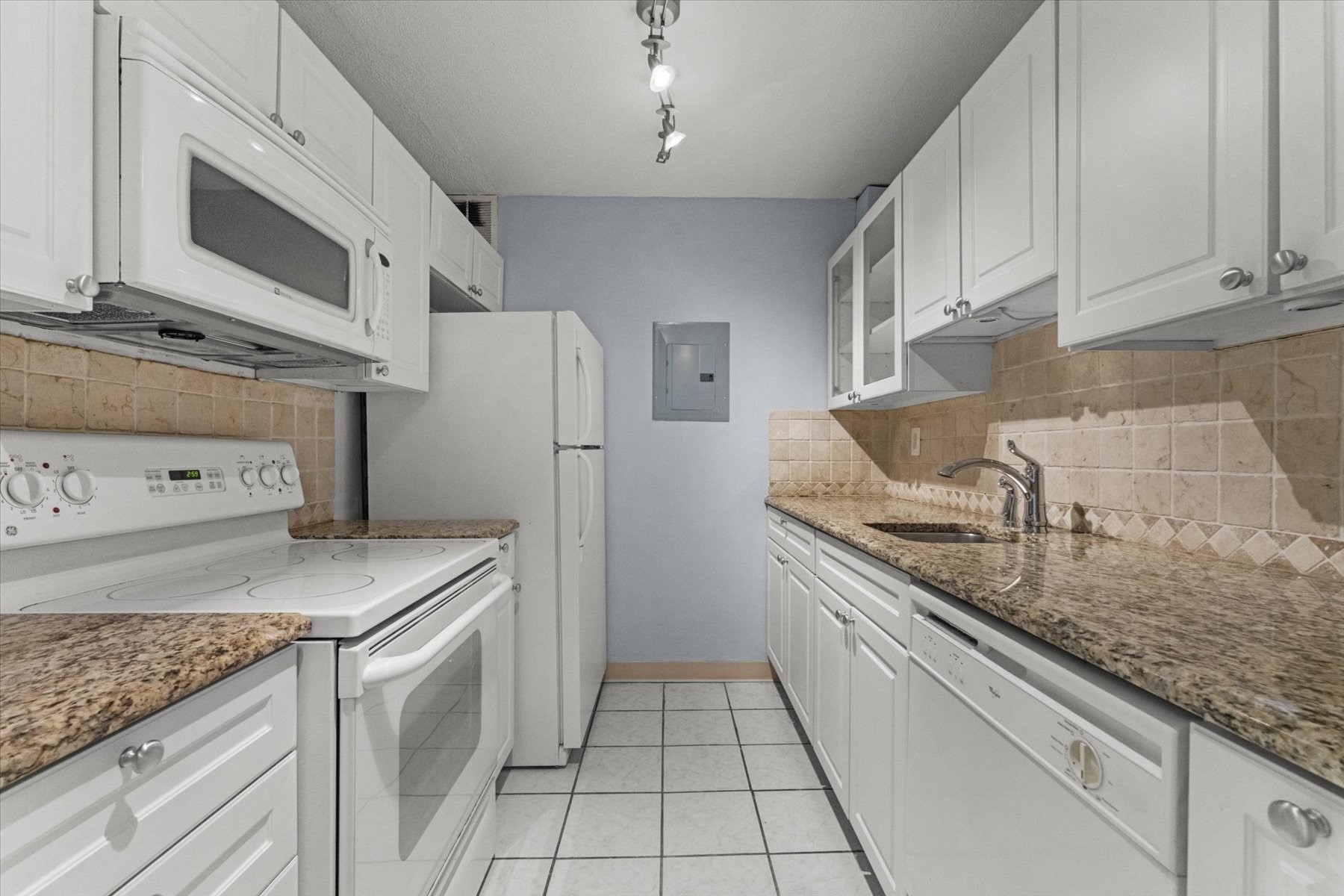 566 Commonwealth Ave # 703 Property Photo 3