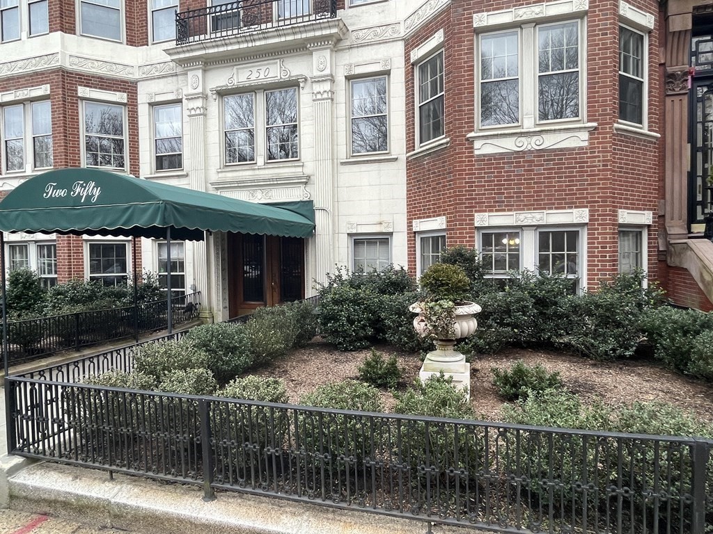 250 Commonwealth Ave # 22 Property Photo 3