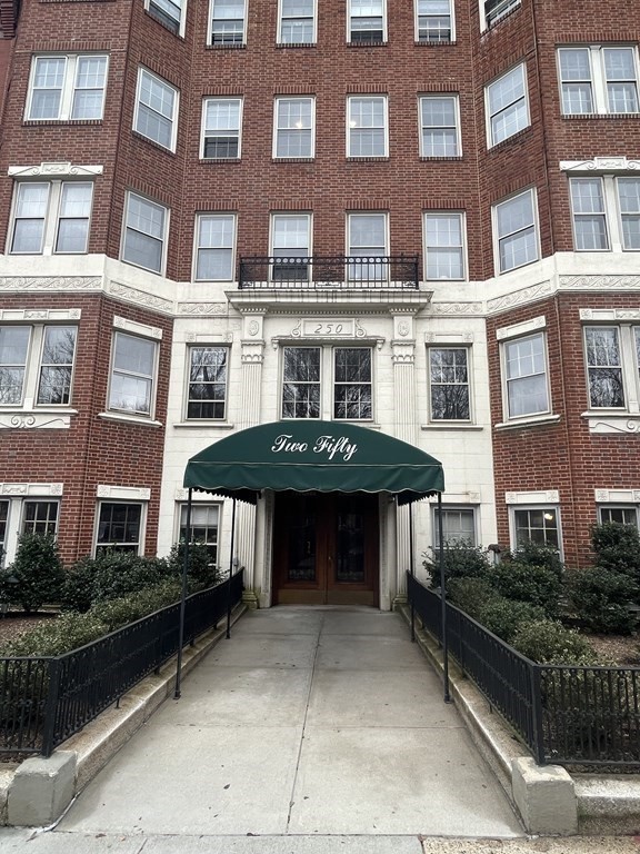 250 Commonwealth Ave # 22 Property Photo 14