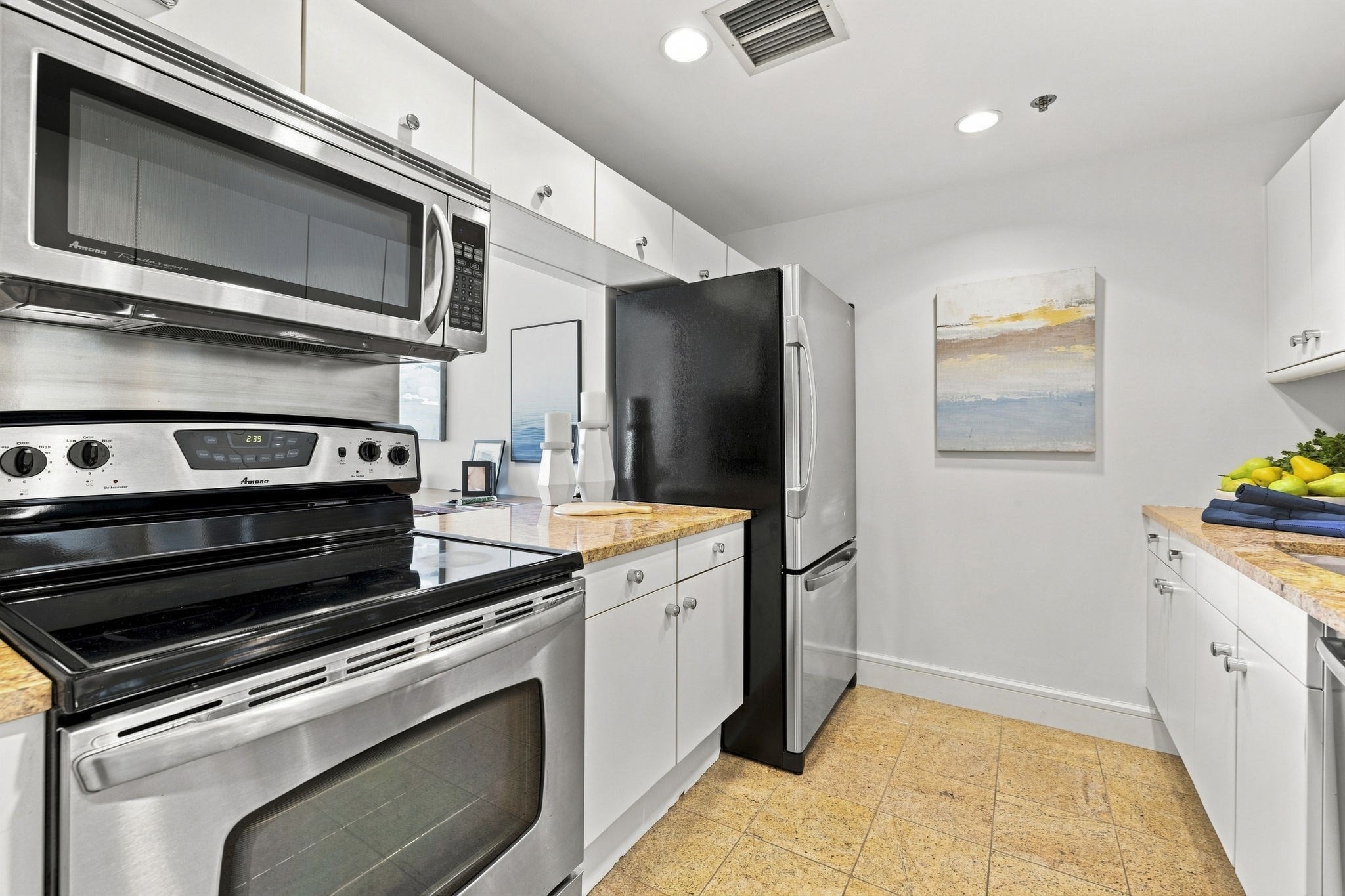 75-83 Cambridge Parkway # E405 Property Photo 12