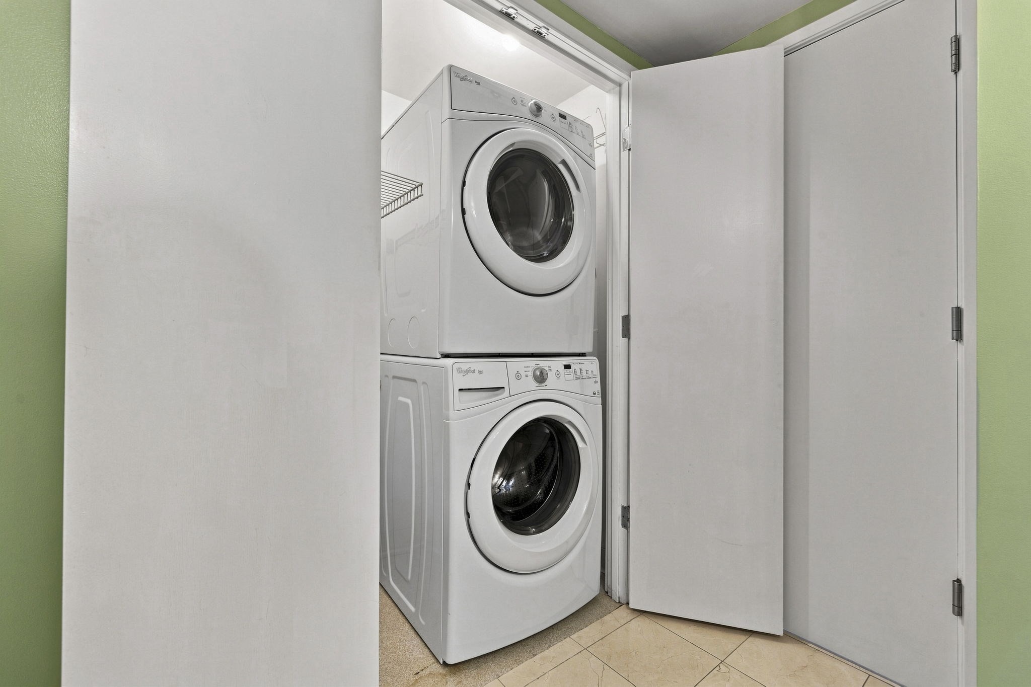 75-83 Cambridge Parkway # E405 Property Photo 21
