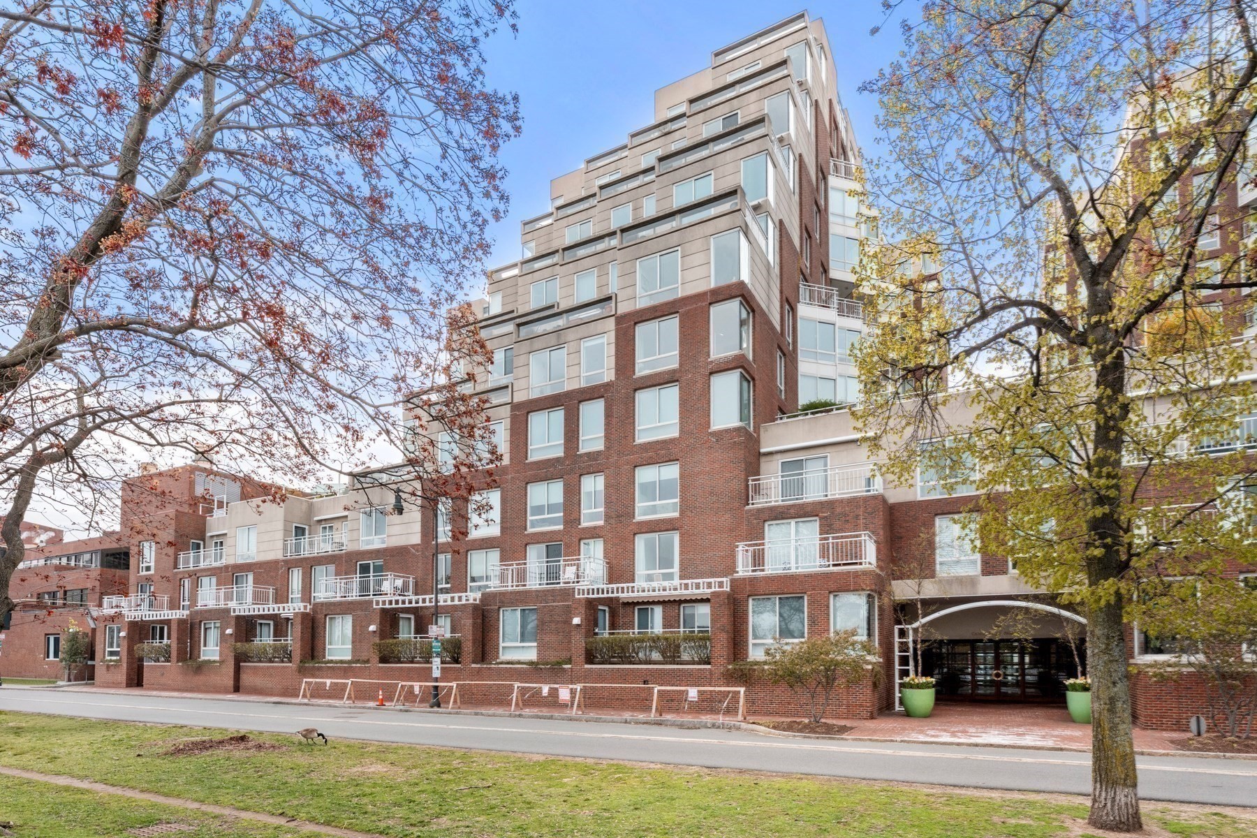 75-83 Cambridge Parkway # E405 Property Photo 23