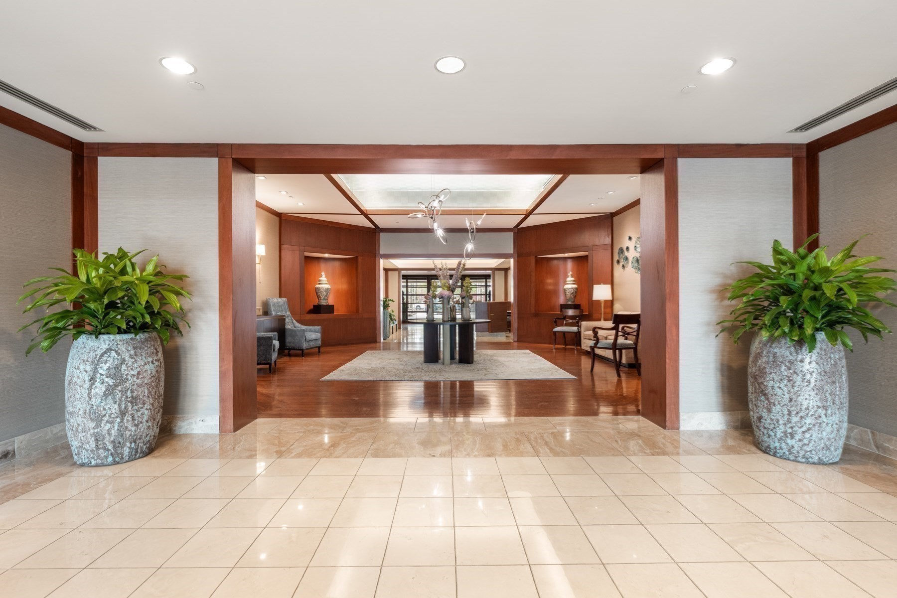 75-83 Cambridge Parkway # E405 Property Photo 28