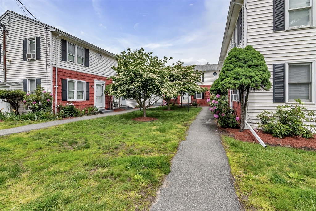 15 Crescent St # D Property Photo 1