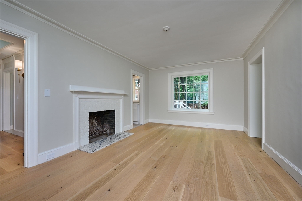 43 Woodlawn Ave Property Photo 4