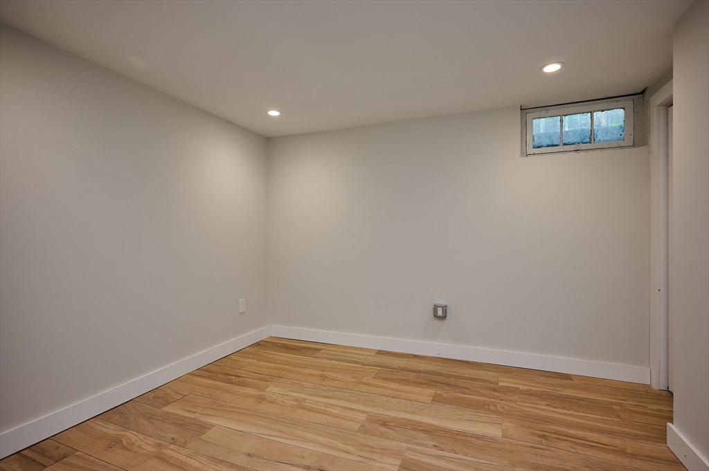 43 Woodlawn Ave Property Photo 20