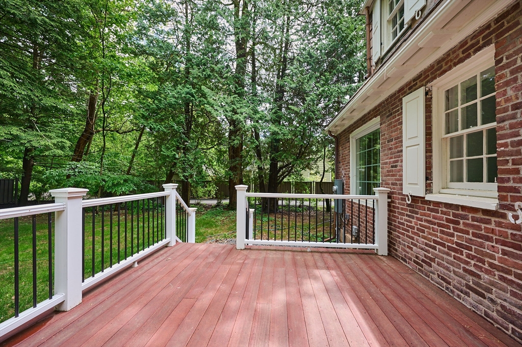 43 Woodlawn Ave Property Photo 23