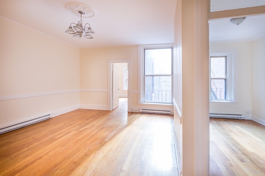 154 Newbury St Property Photo 1