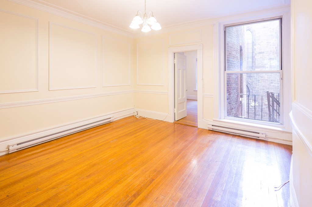 154 Newbury St Property Photo 3