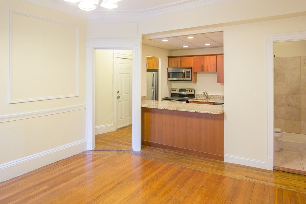 154 Newbury St Property Photo 4