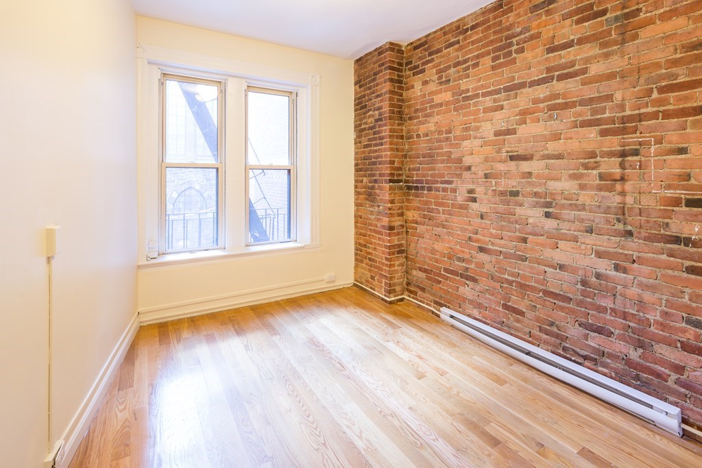 154 Newbury St Property Photo 5