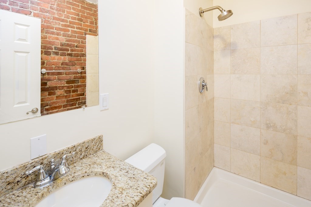 154 Newbury St Property Photo 7