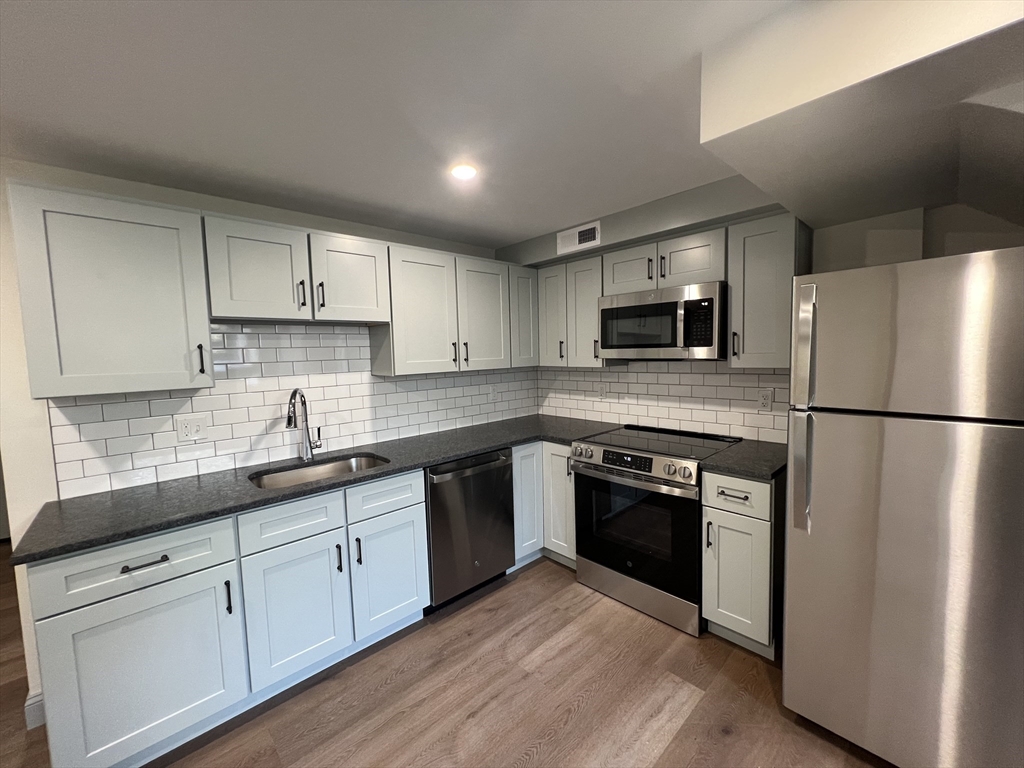 160 Seabury St # 27 Property Photo 1