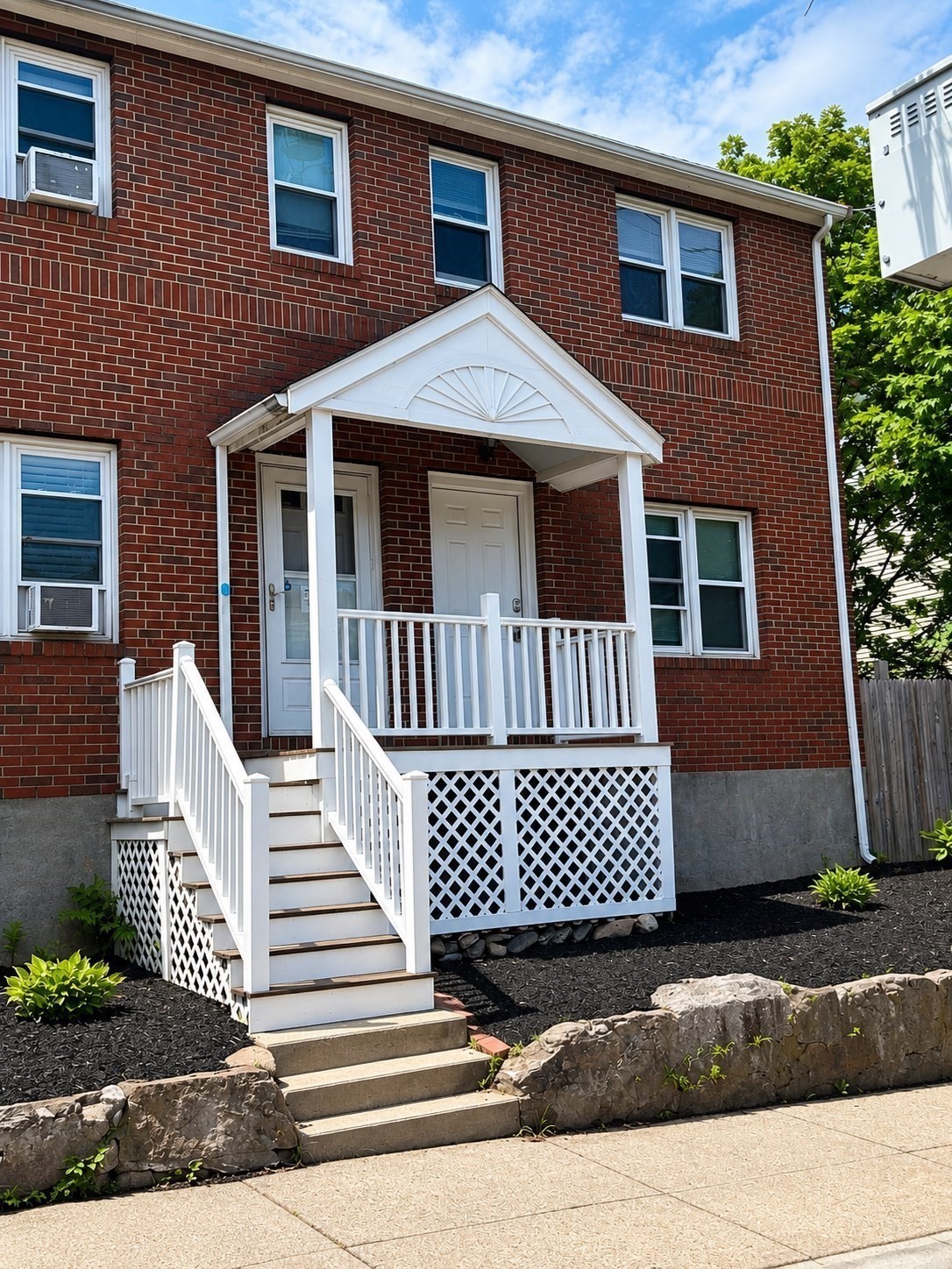57 Sumner St # F Property Photo 3