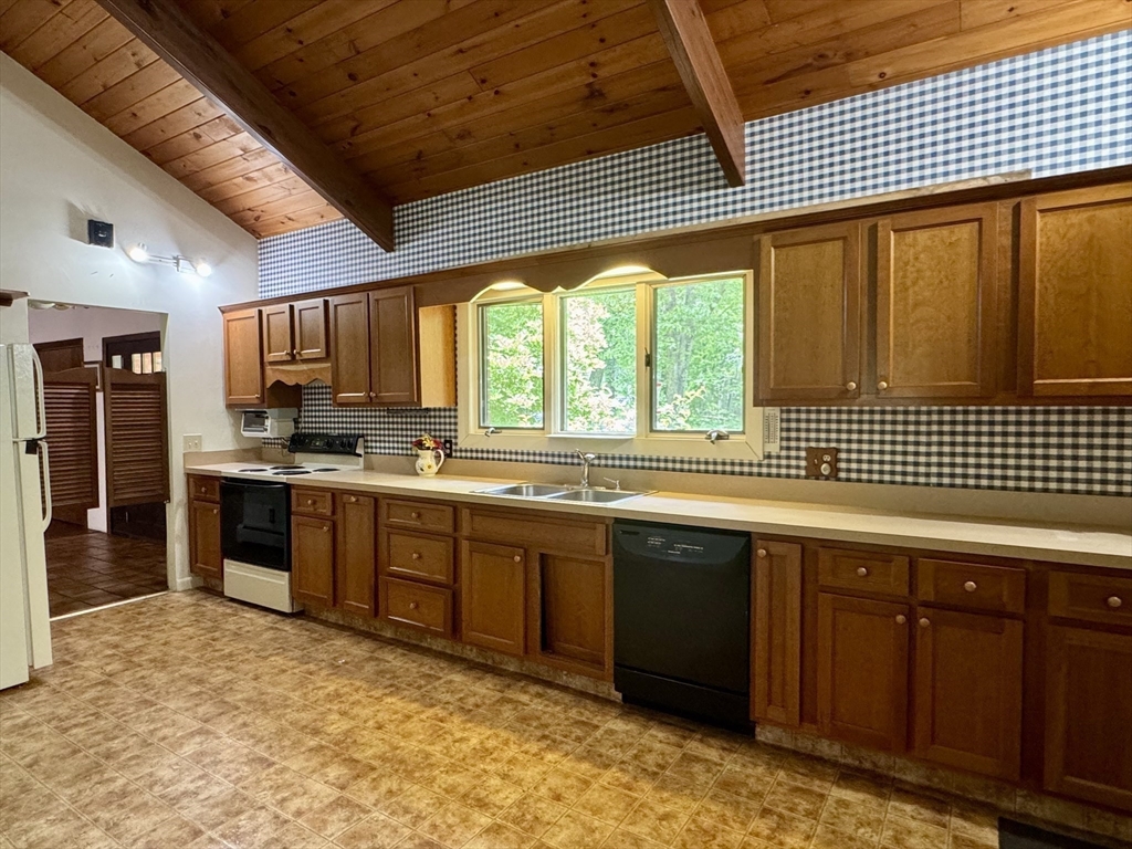 64 Number 10 Schoolhouse Rd Property Photo 5