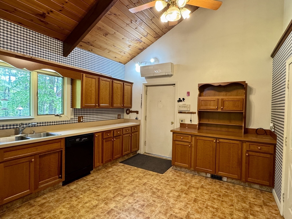 64 Number 10 Schoolhouse Rd Property Photo 6