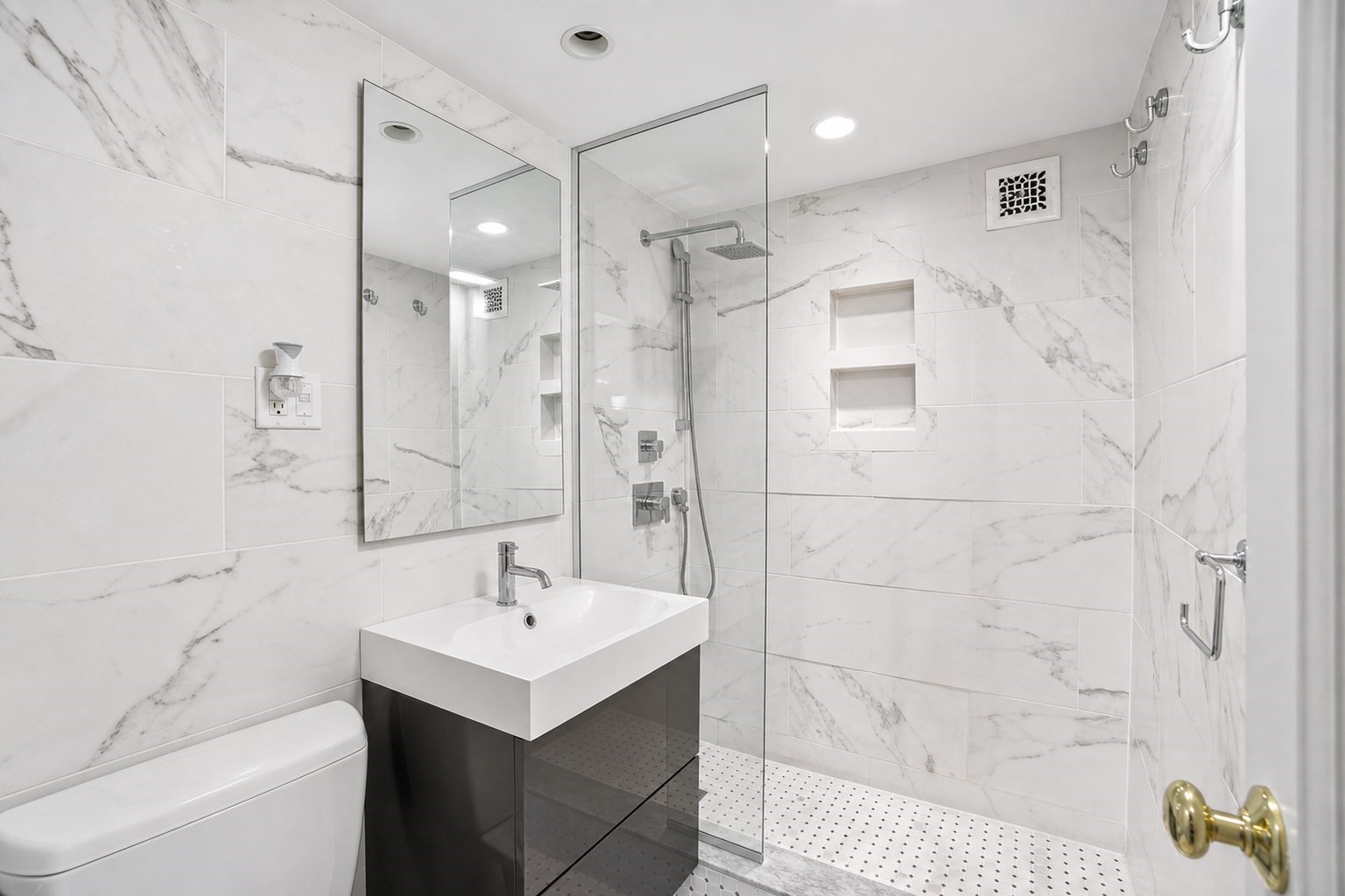 8 Whittier Pl # 21b Property Photo 5