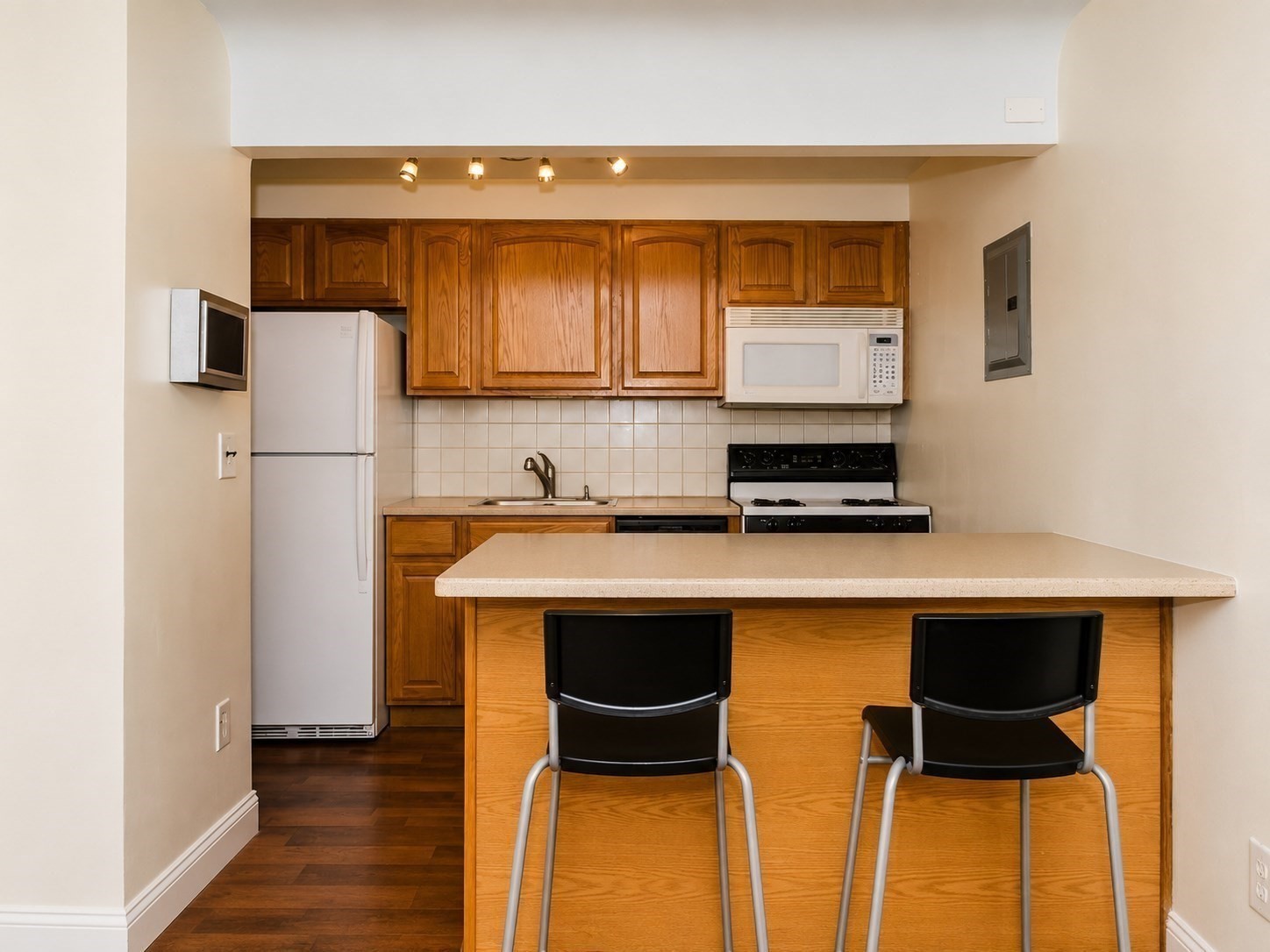10 Commonwealth Ct # 2 Property Photo 2