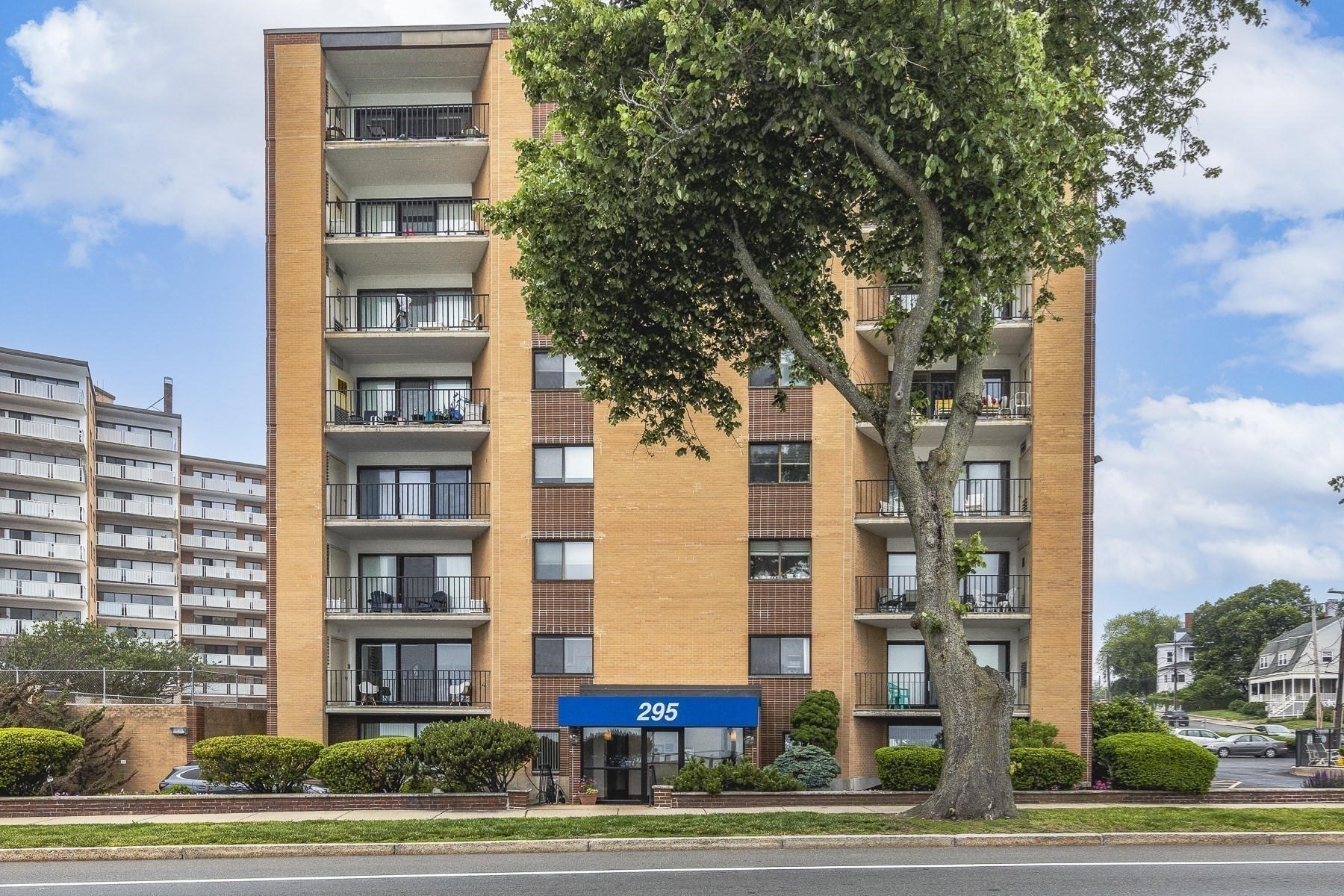 295 Lynn Shore Drive # 402 Property Photo 1