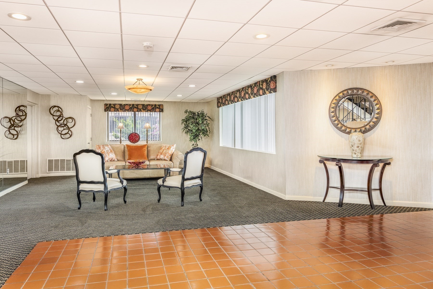 295 Lynn Shore Drive # 402 Property Photo 3