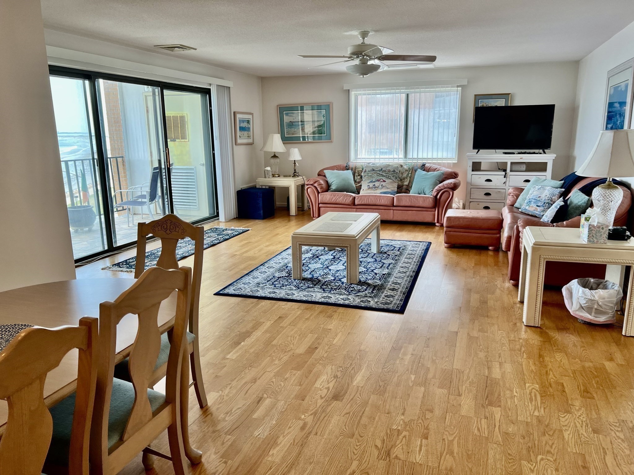 295 Lynn Shore Drive # 402 Property Photo 7