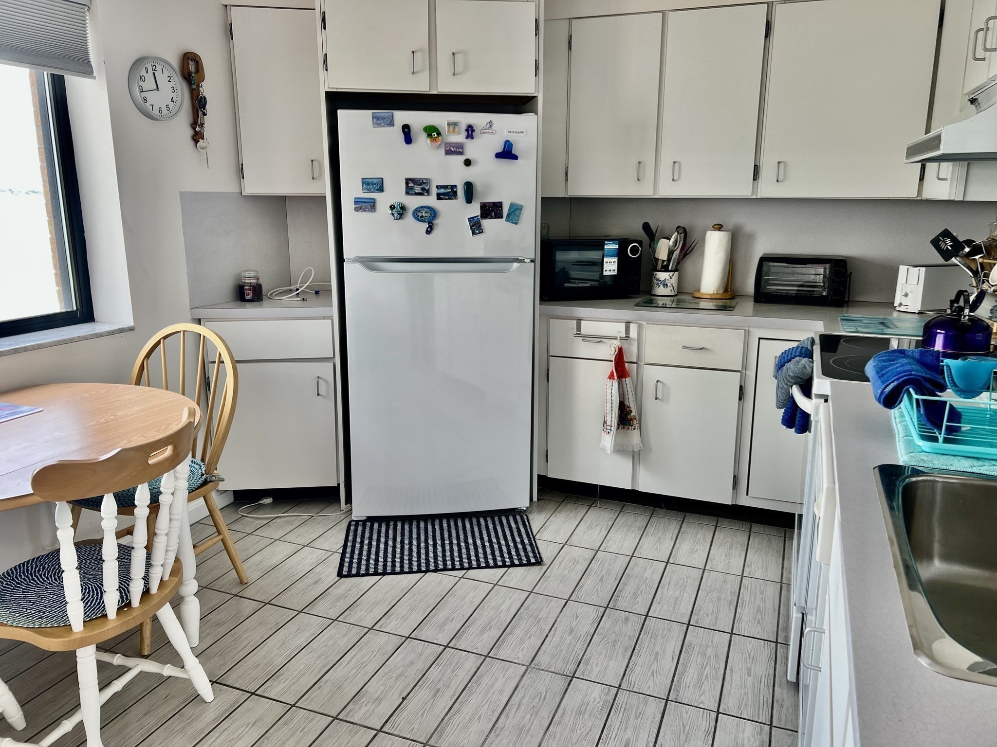 295 Lynn Shore Drive # 402 Property Photo 9