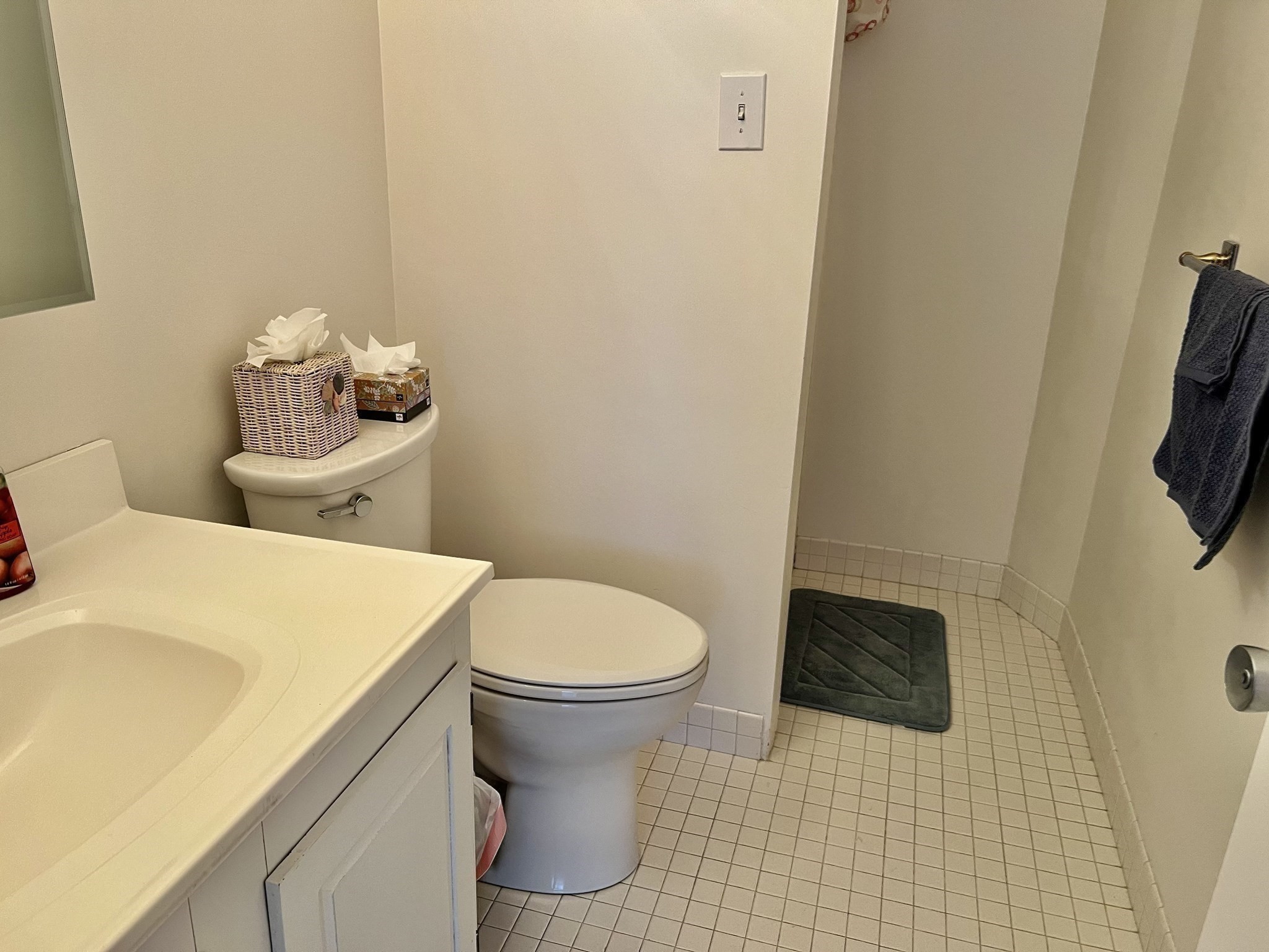 295 Lynn Shore Drive # 402 Property Photo 12
