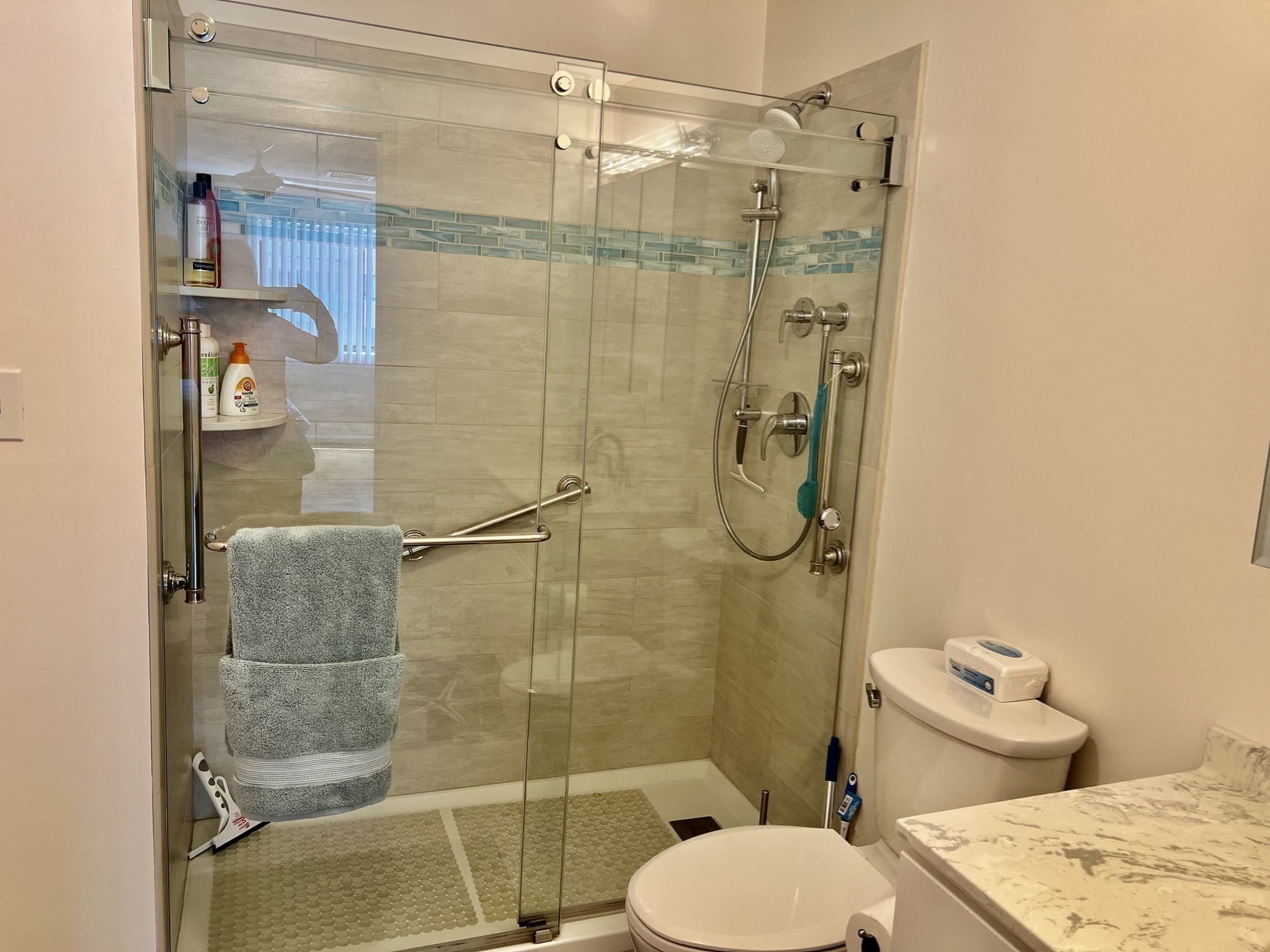 295 Lynn Shore Drive # 402 Property Photo 13