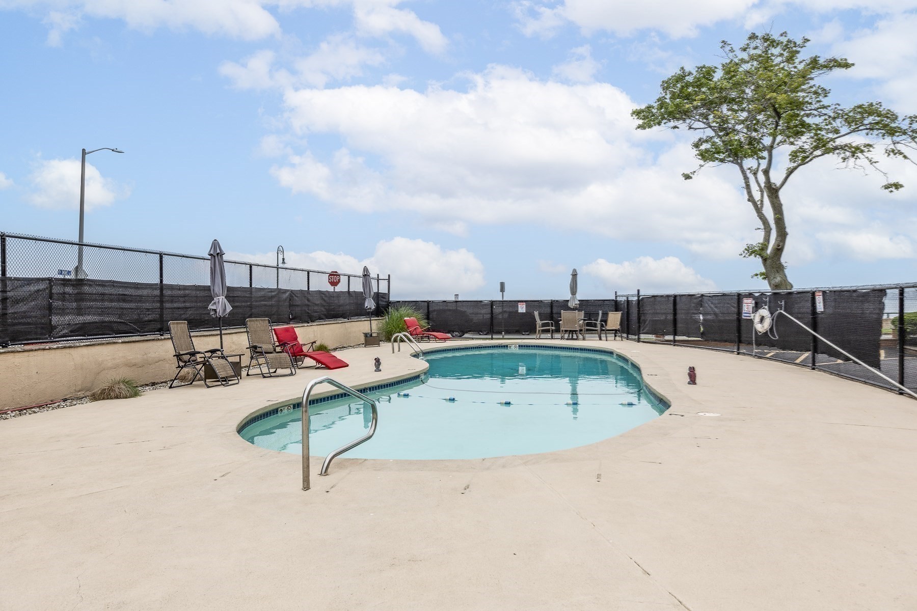 295 Lynn Shore Drive # 402 Property Photo 15