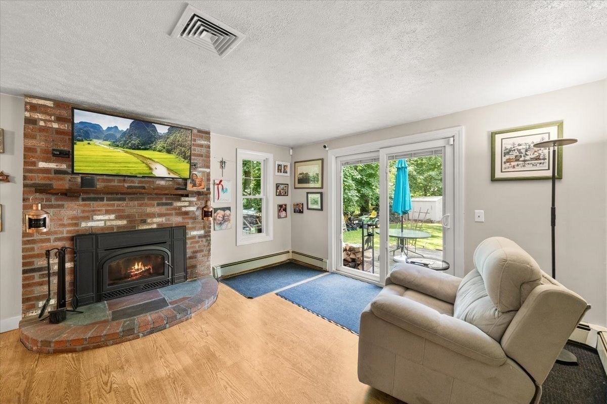 115 Springhill Ave Property Photo 4
