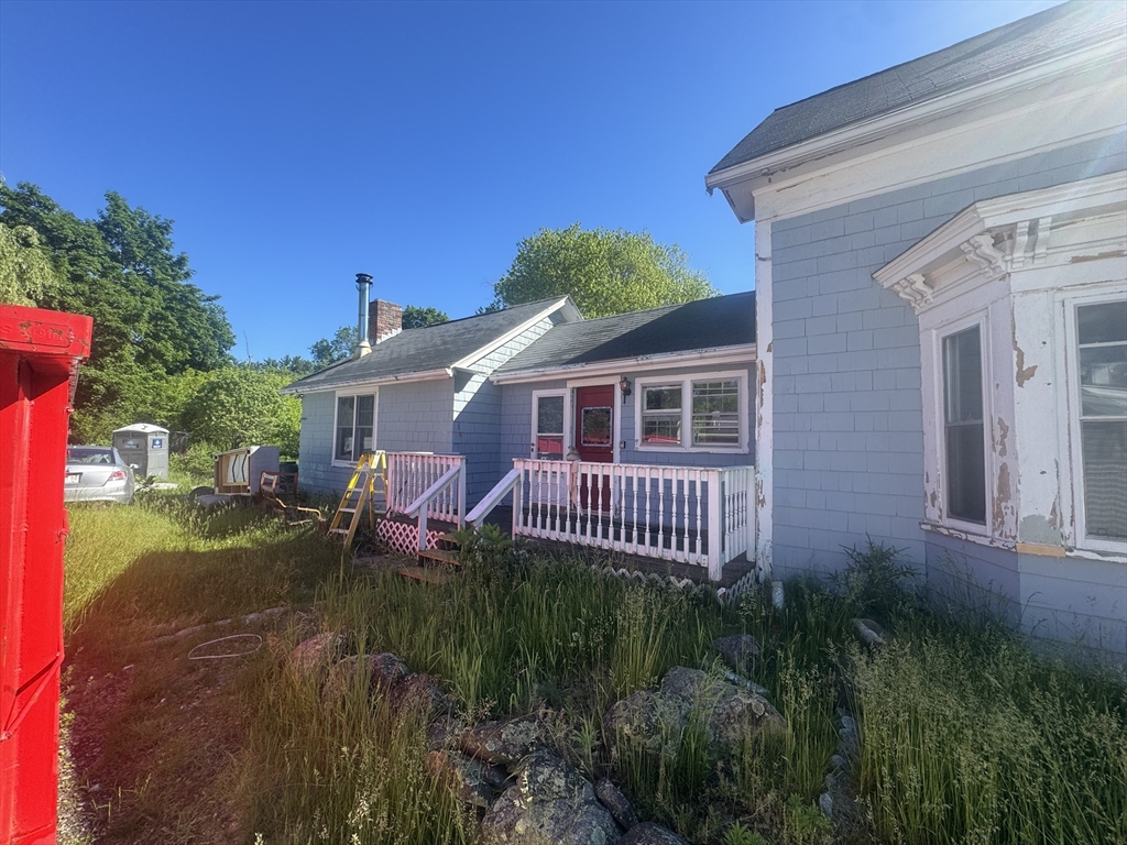 252 Main St Property Photo 3