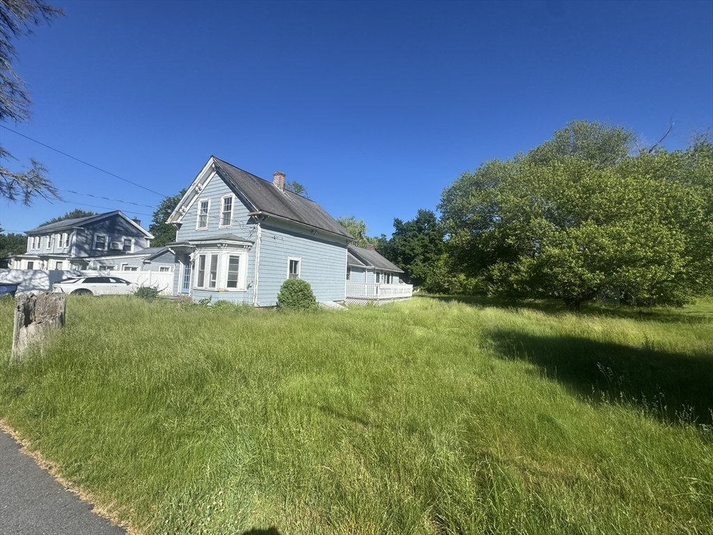 252 Main St Property Photo 4