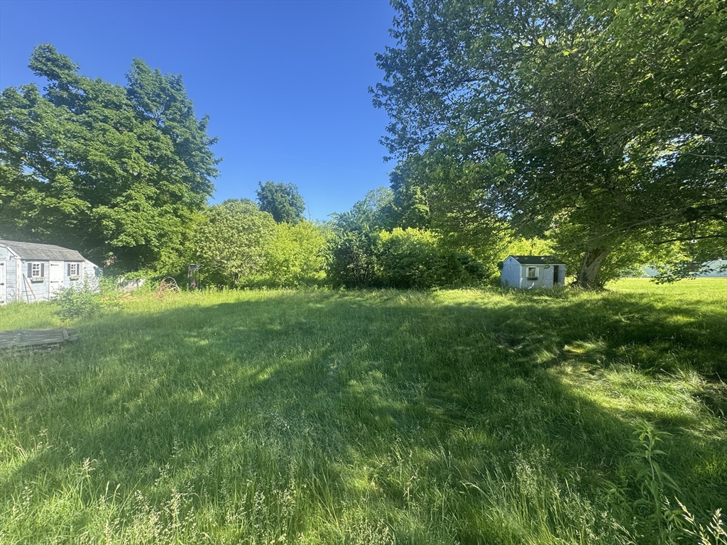 252 Main St Property Photo 5