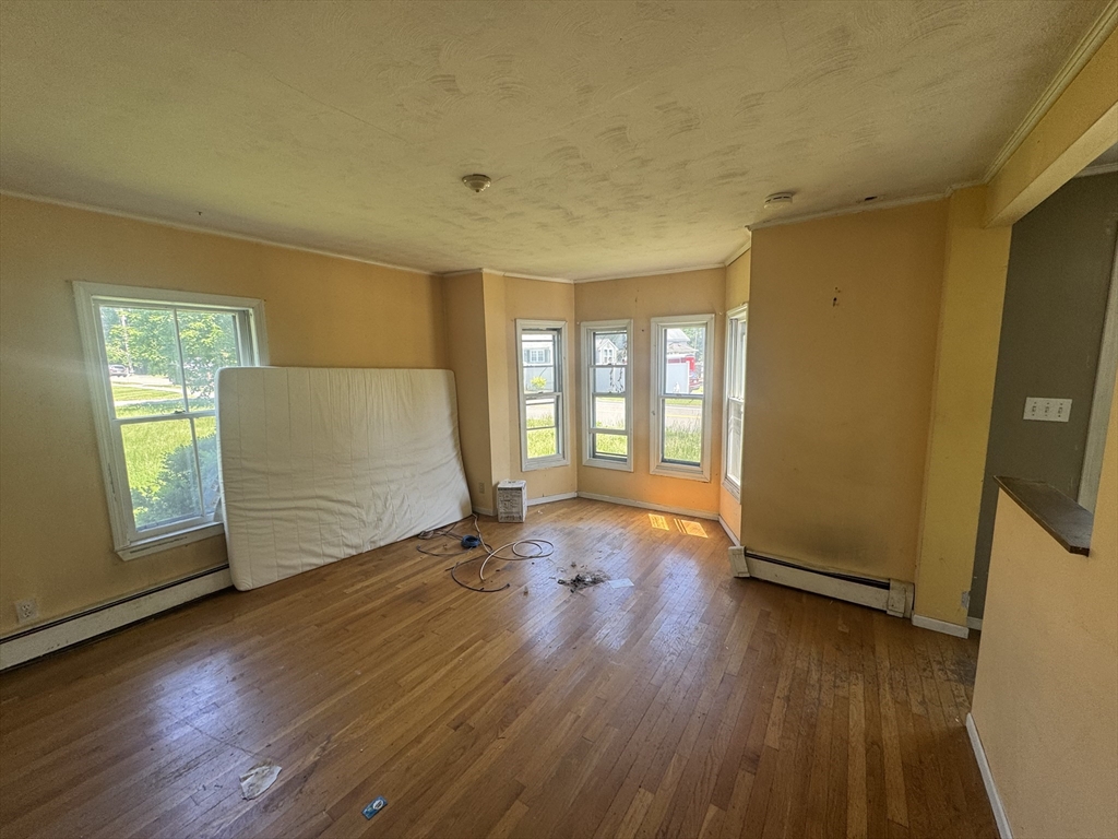 252 Main St Property Photo 7