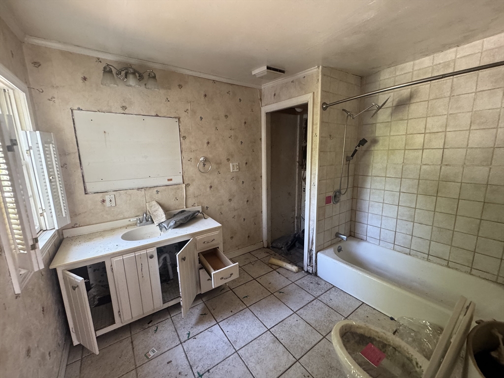 252 Main St Property Photo 19
