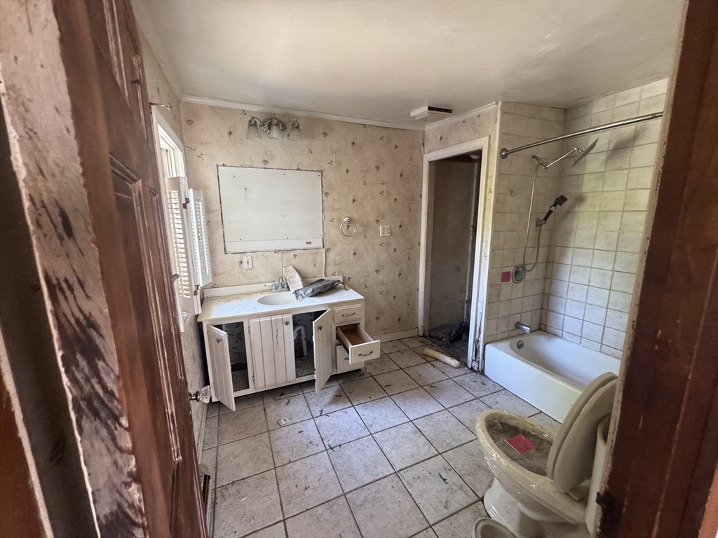 252 Main St Property Photo 32