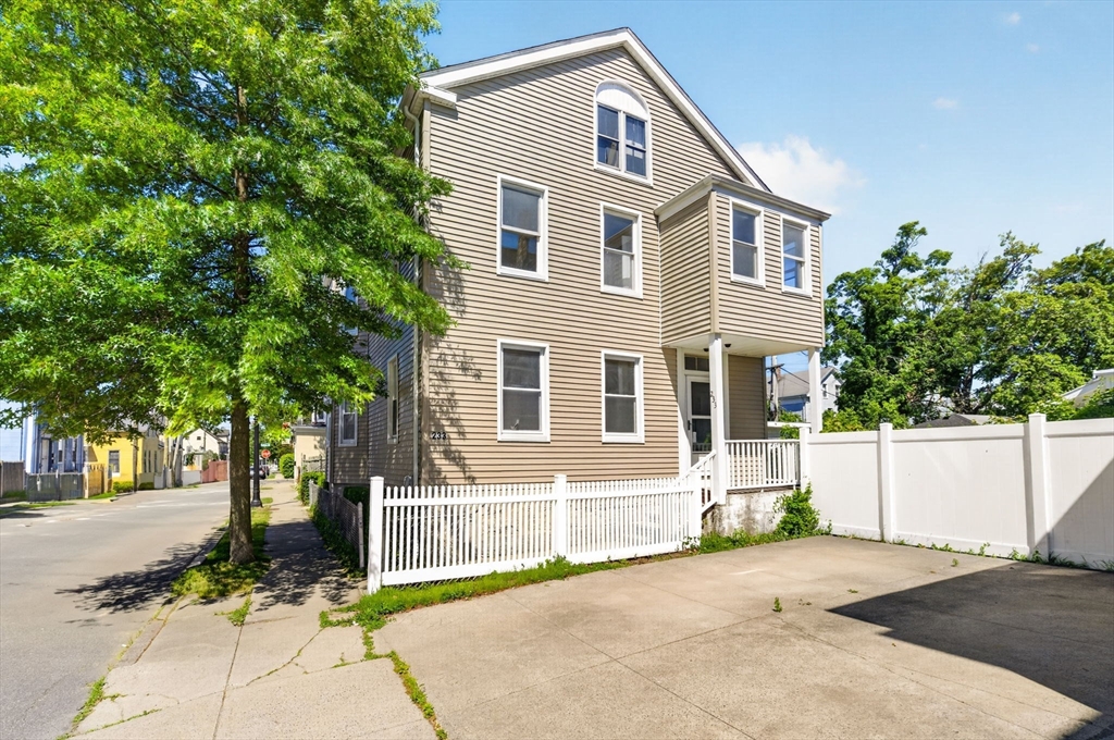 233 Maxfield St Property Photo 1