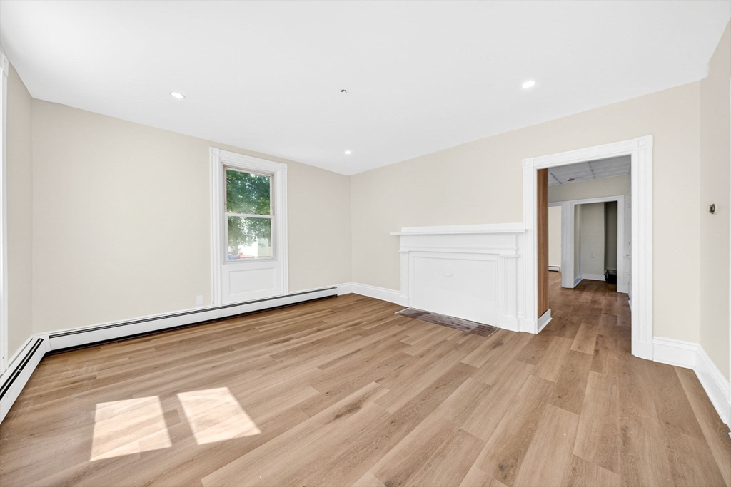 233 Maxfield St Property Photo 5