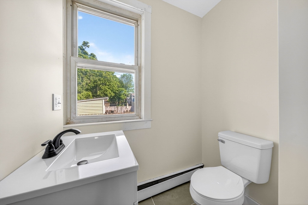 233 Maxfield St Property Photo 13
