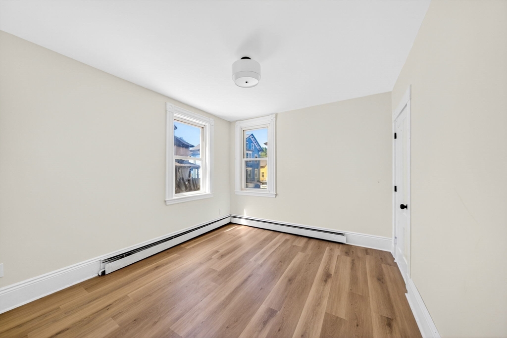 233 Maxfield St Property Photo 14