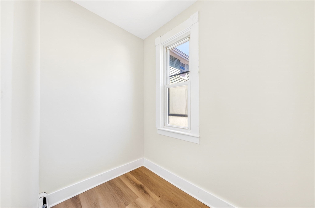 233 Maxfield St Property Photo 17