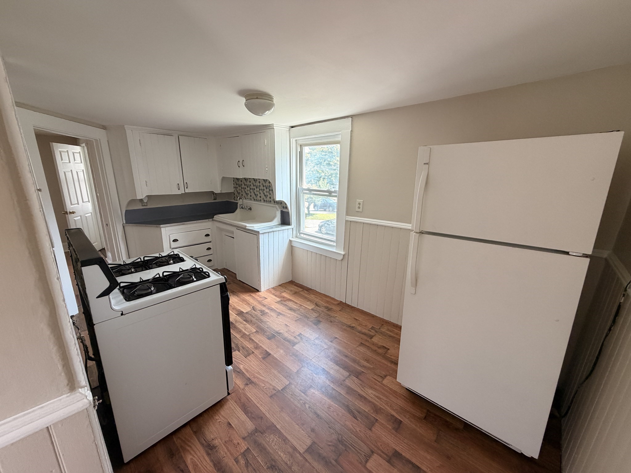 326 Thacher St Property Photo 2