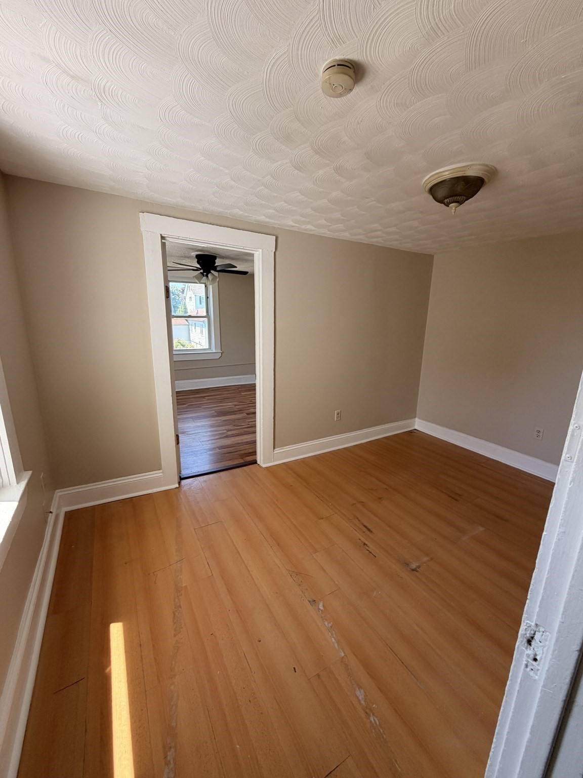 326 Thacher St Property Photo 4
