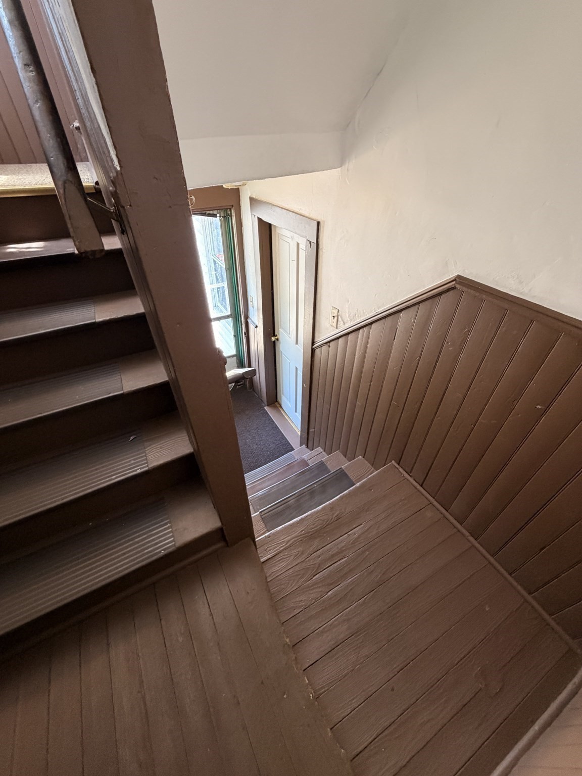 326 Thacher St Property Photo 8