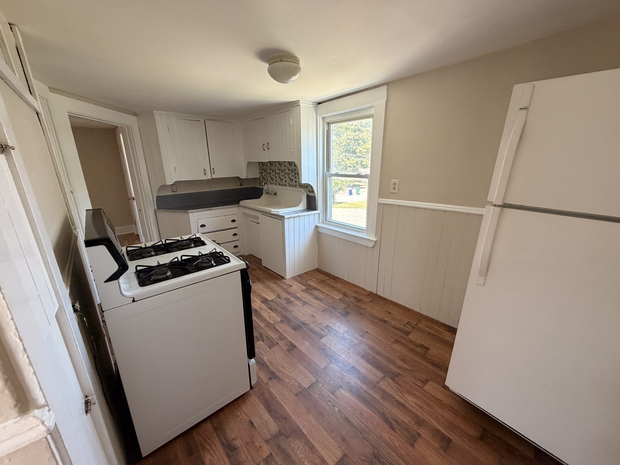 326 Thacher St Property Photo 11