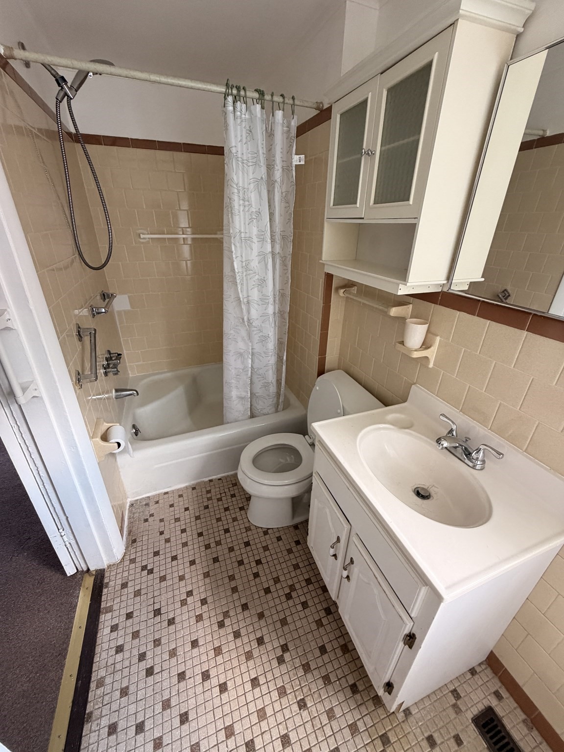 326 Thacher St Property Photo 13