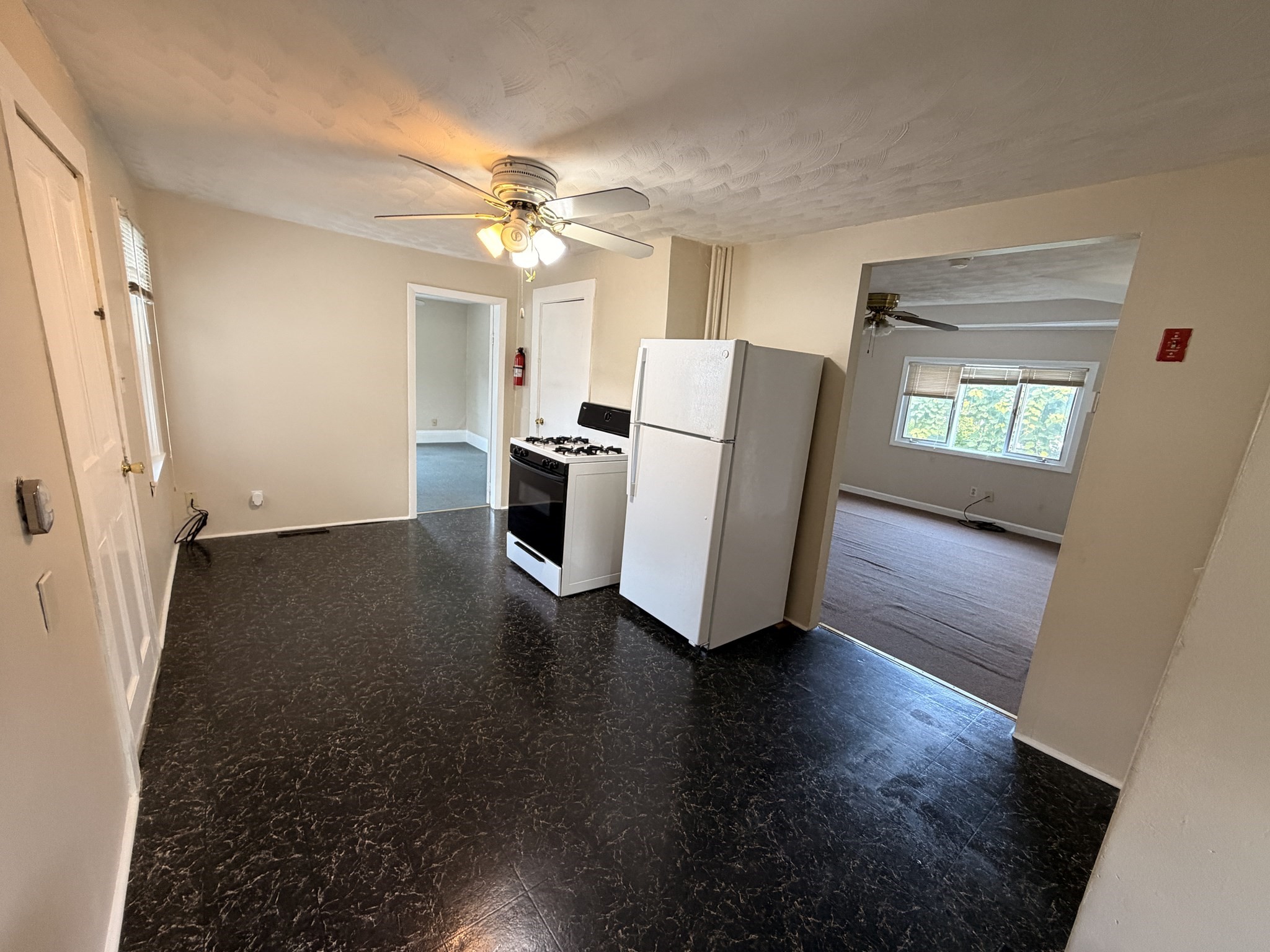 326 Thacher St Property Photo 14