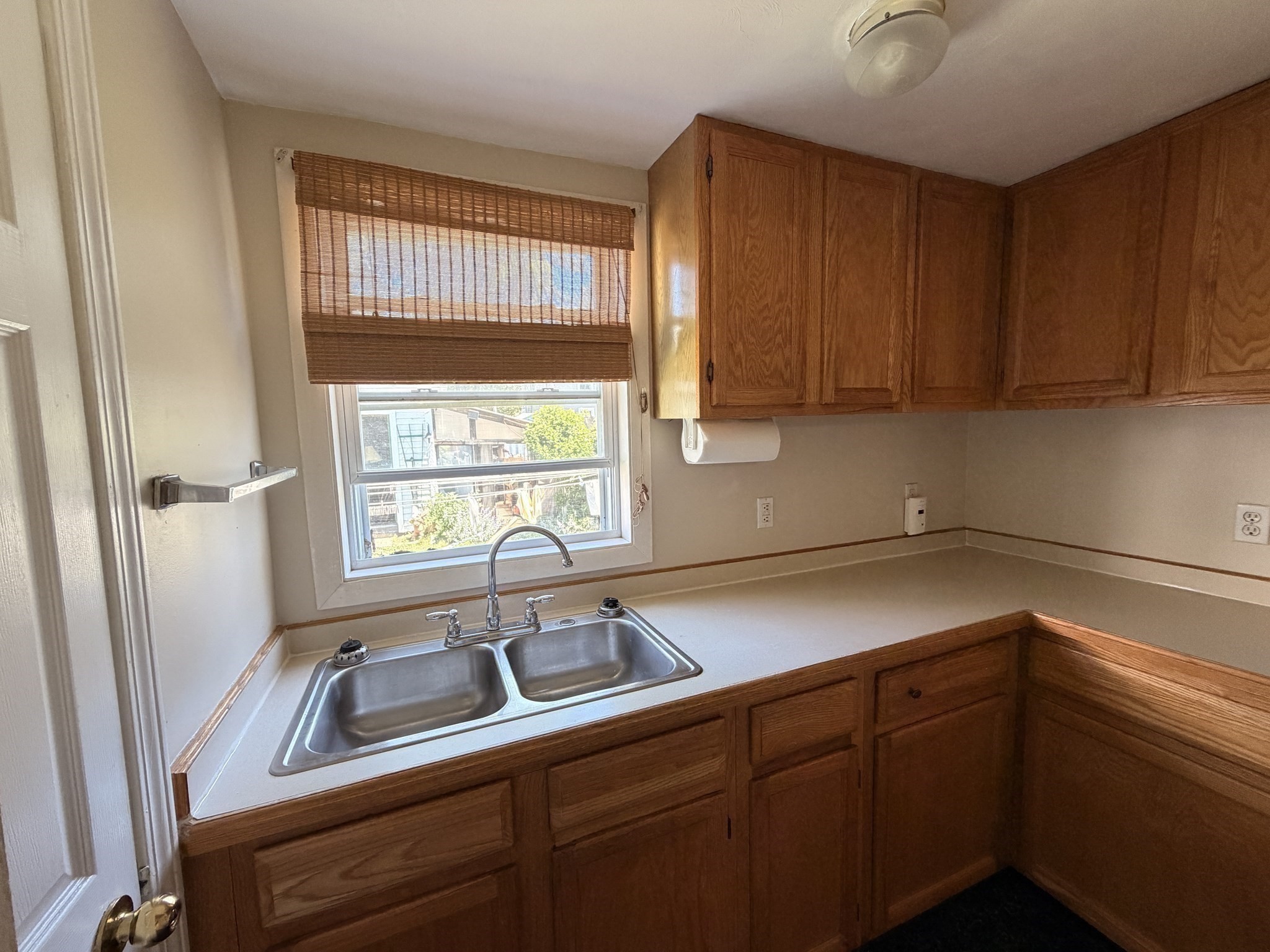 326 Thacher St Property Photo 15